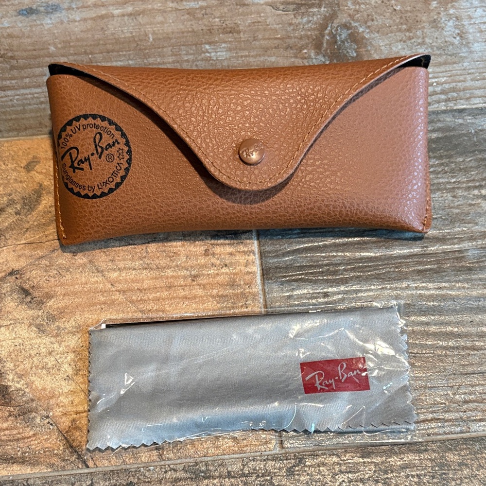 Ray-Ban Wayfarer Black Sunglasses with Tan Case - Picture 5 of 5